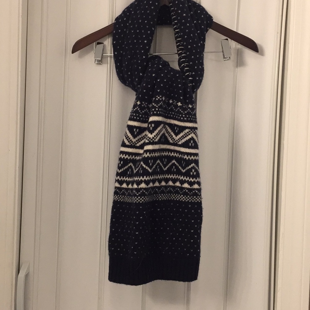 Gap navy blue wool scarf, Nordic design